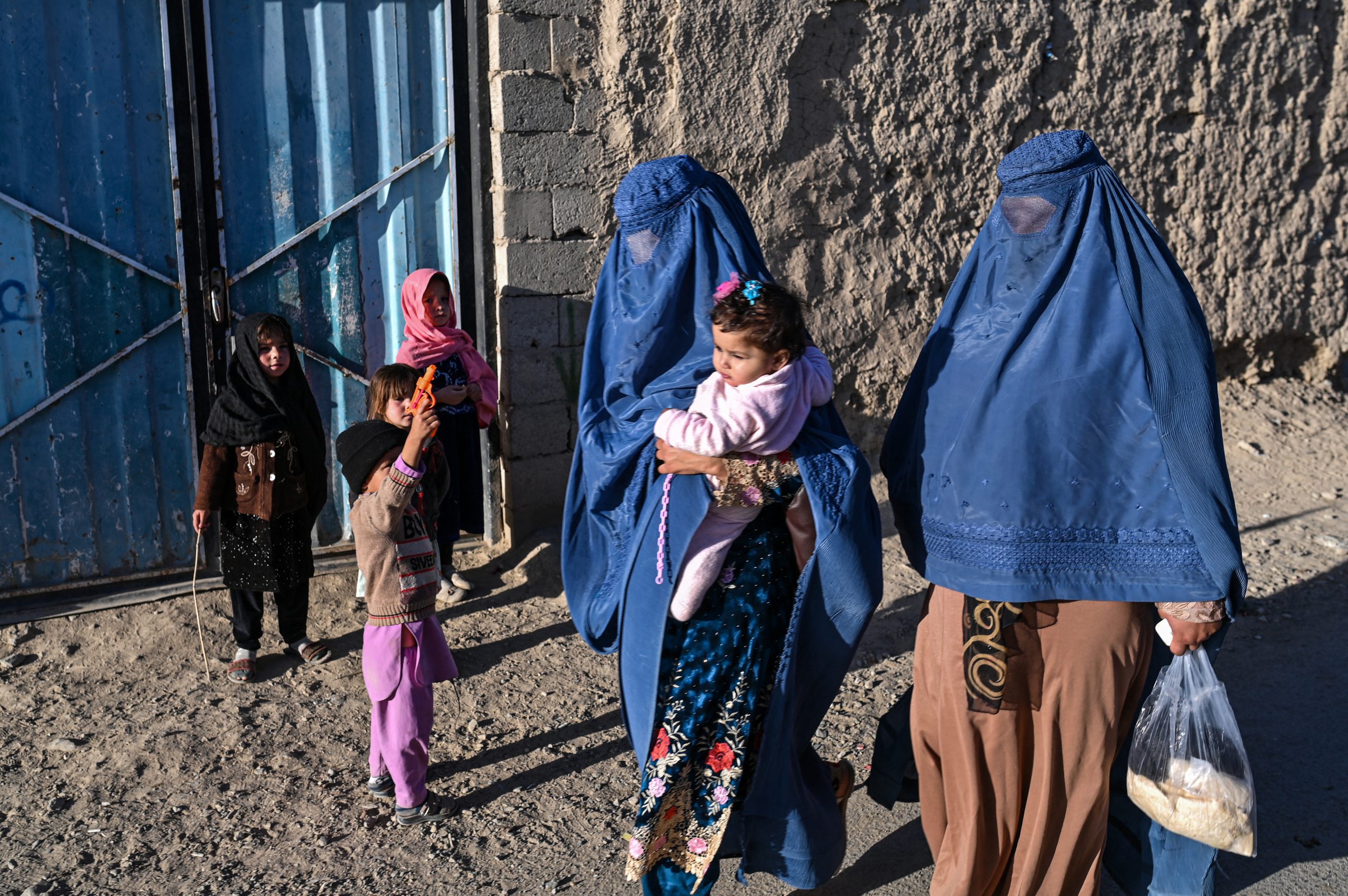 El 28 por ciento de las mujeres afganas en la franja de edad entre los 15 y los 49 años se casaron antes de la mayoría de edad. Hector Retamal/AFP