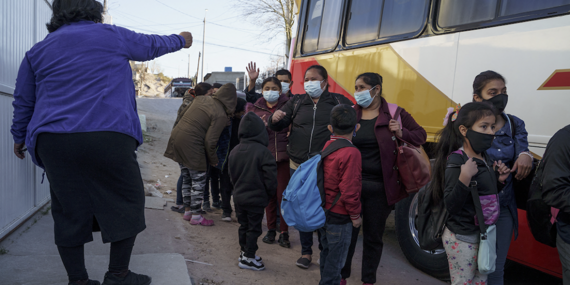A través de su representante, Luis Rey García Villagrán, los migrantes aceptaron la propuesta de la autoridad migratoria. (Foto: Paul Ratje/AFP)