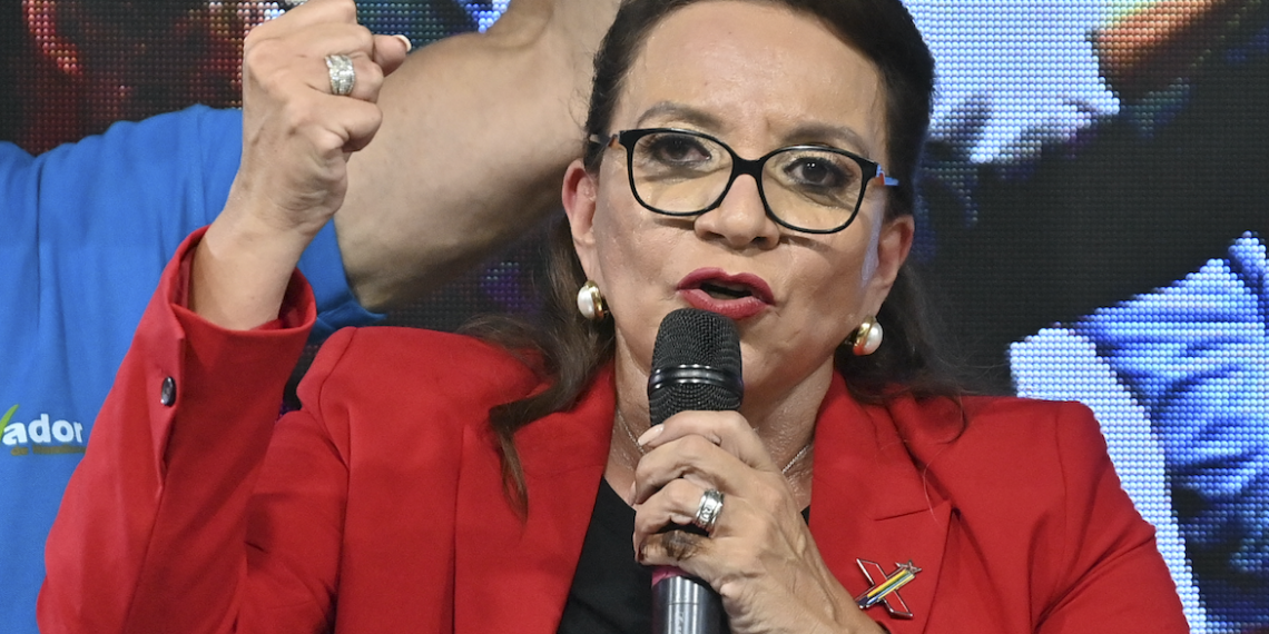 La candidata es esposa del expresidente Manuel Zelaya. (Foto: Luis Acosta/AFP)