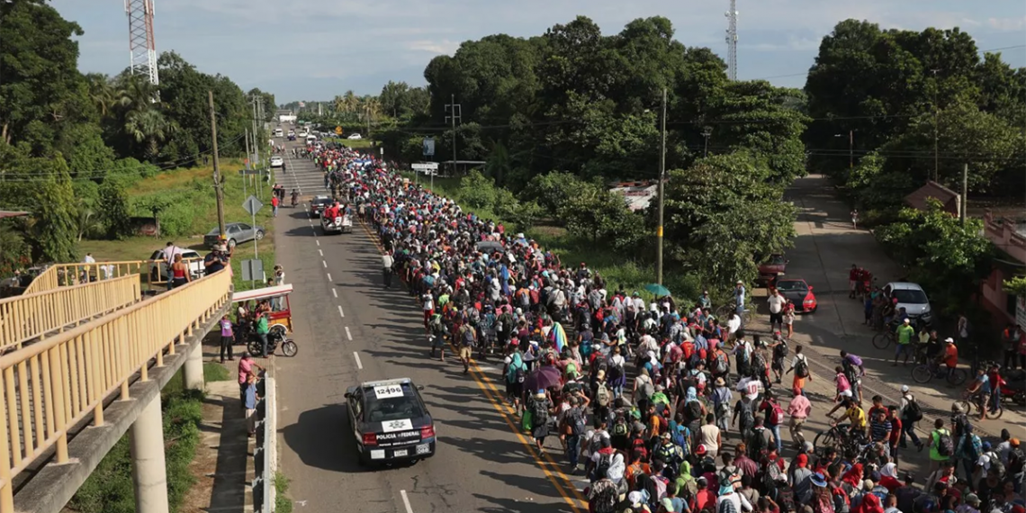 Archivo. Migrantes ingresan en México por Guatemala, el 21 de octubre de 2018. (Foto: John Moore/Getty Images)
