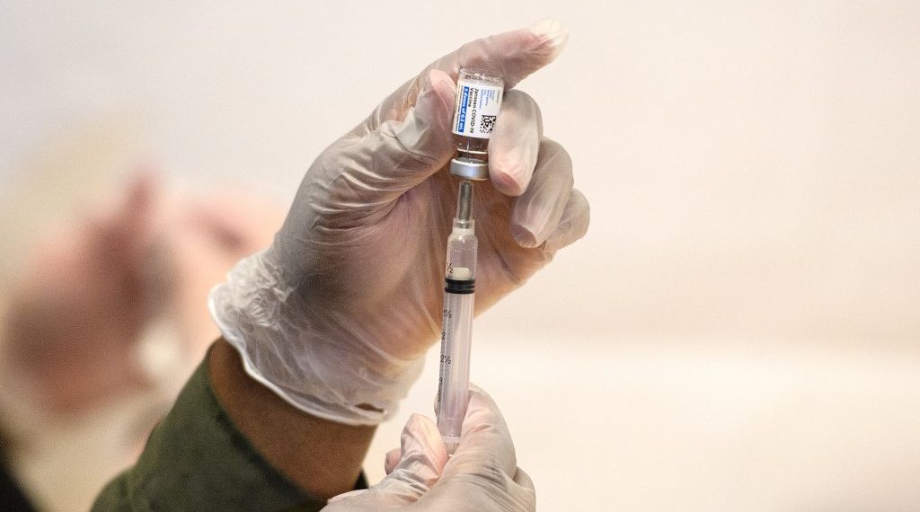 Los síntomas siempre comienzan dentro de las dos semanas posteriores a la vacuna y, en promedio, dentro de los nueve días. (Foto: Angela Weiss/AFP)