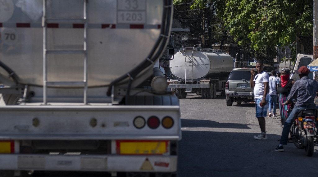 En las últimas semanas más de una docena de vehículos de transporte de combustible fueron secuestrados. (Foto ilustrativa: Ricardo Arduengo/AFP)