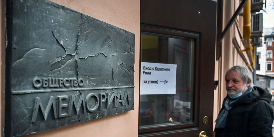 Oficina de Memorial en Moscú, grupo que defiende los derechos humanos en Rusia. (Foto: Alexander Nemenov/AFP)