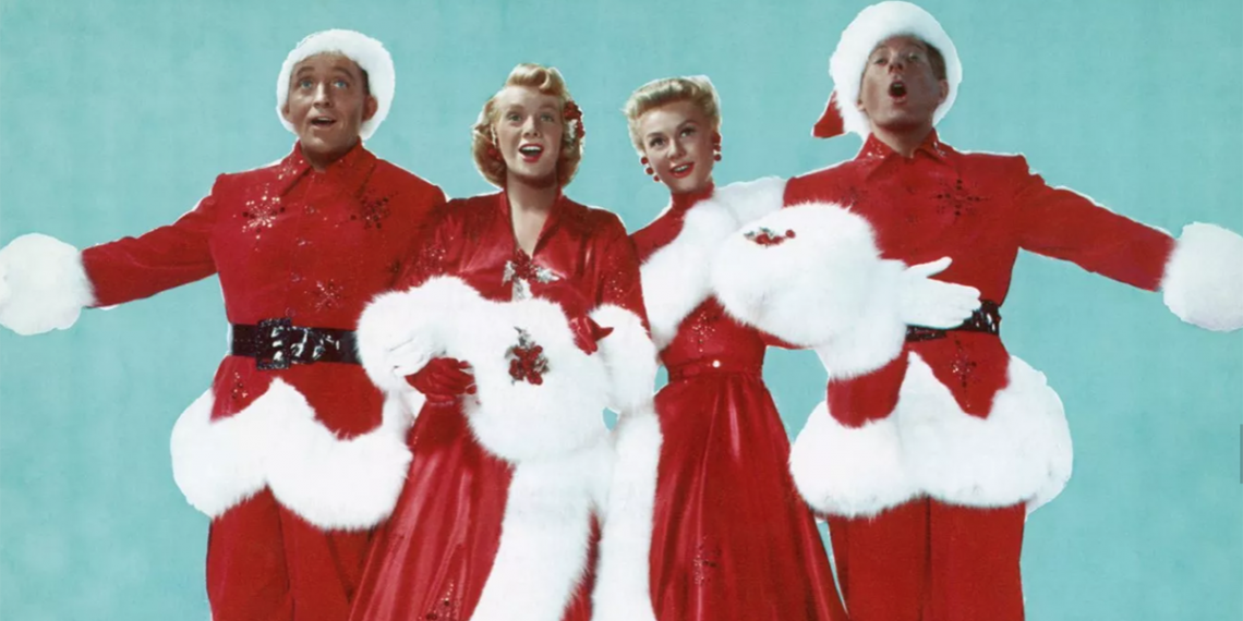 Bing Crosby (izquierda) y el reparto de “Blanca Navidad”. (Foto: George Rinhart/Getty)