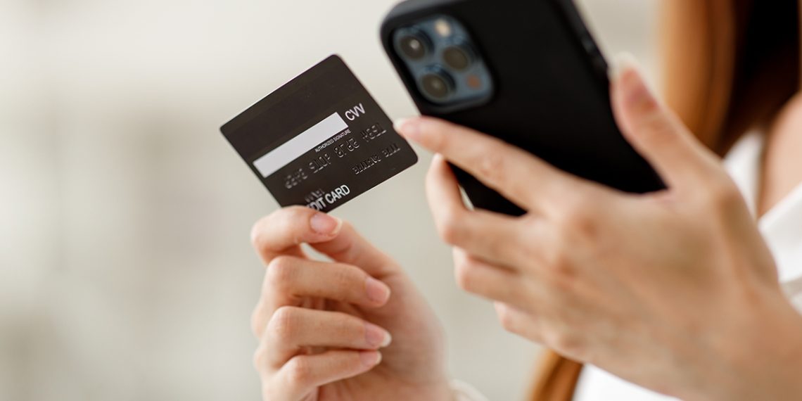 Las tarjetas de crédito no son una extensión de los ingresos personales o familiares. (Foto: Adobe Stock)