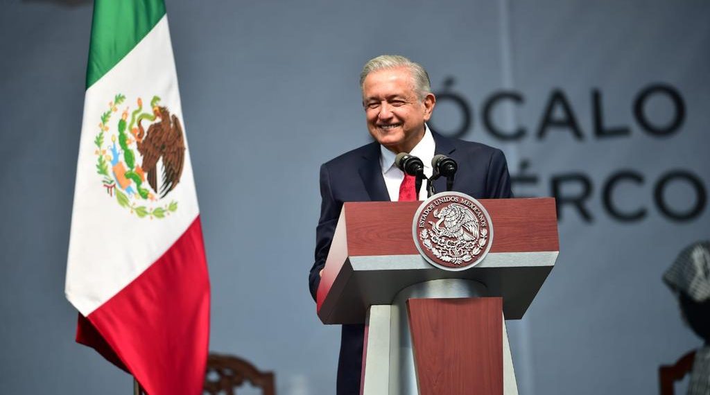 Antes de concluir su discurso pidió a los mexicanos a participar en la revocación de mandato en abril de 2021. (Foto: Presidencia de México)