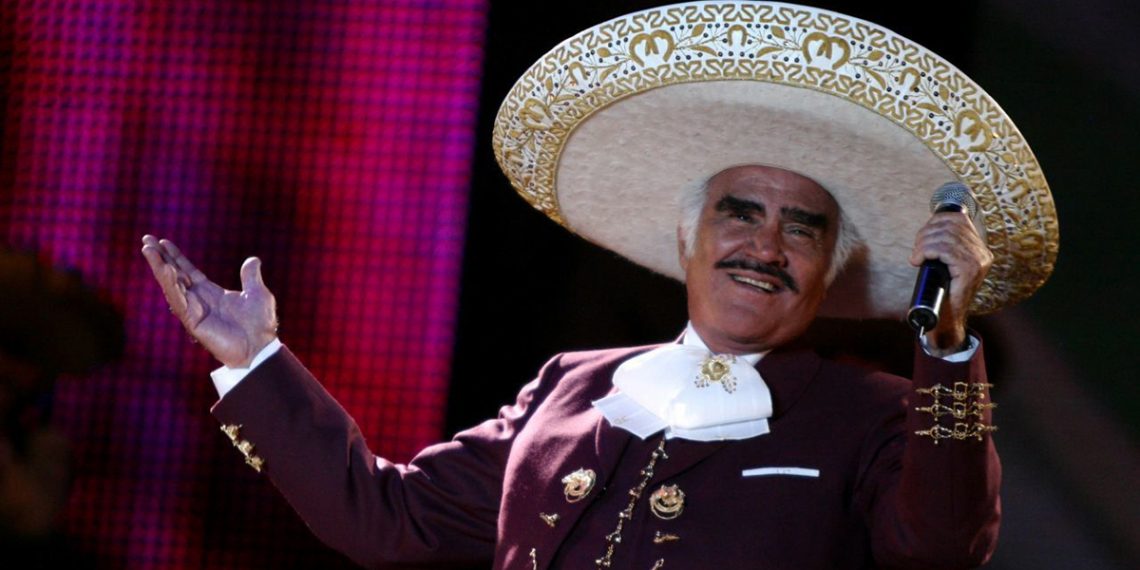 "Mientras ustedes no dejen de aplaudir yo no dejo de cantar": Vicente Fernández.