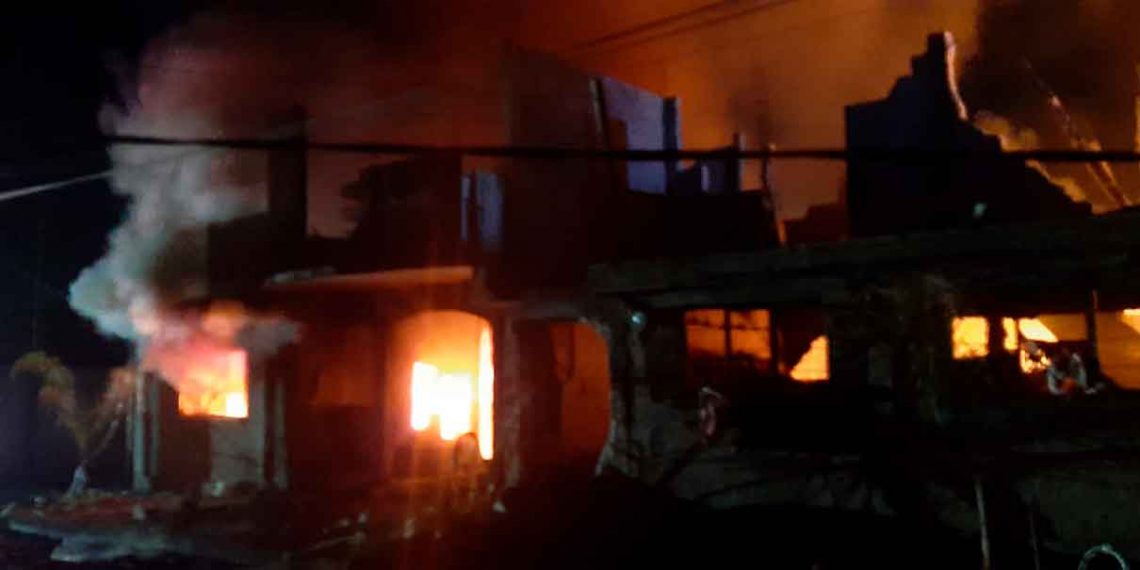 FOTOS. Explota polvorín en Santiago Tenango; varias casas destruidas y heridos