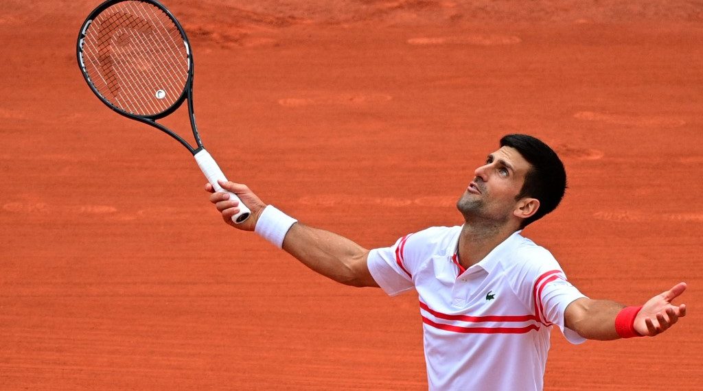 La lucha de Novak Djokovic contra su deportación de Australia por su situación sanitaria cobró atención y consiguió el apoyo de grupos antivacuna. (Foto: Martin Bureau/AFP)