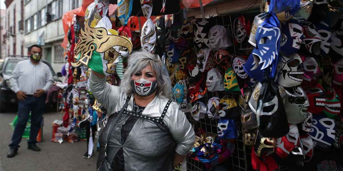 CUARTA OLA Covid en Puebla aplica la QUEBRADORA a vendedores de MÁSCARAS de lucha libre