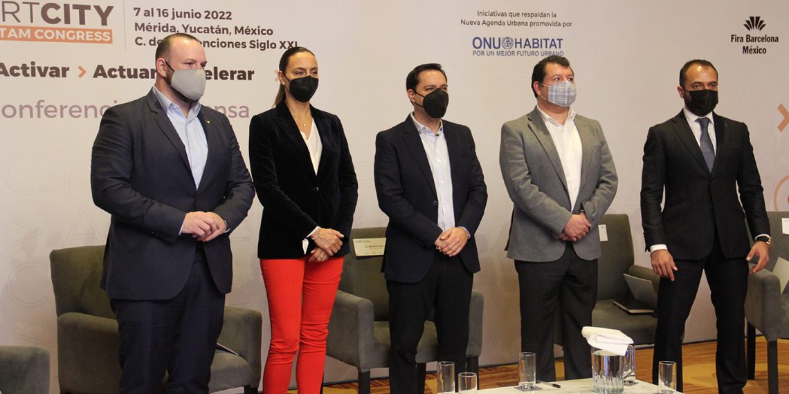 Lleïr Daban, Pilar Martínez, Mauricio Vila Dosal, Manuel Redondo y Hugo Isaak Zepeda presentaron el Smart City 2022. (Foto: especial)
