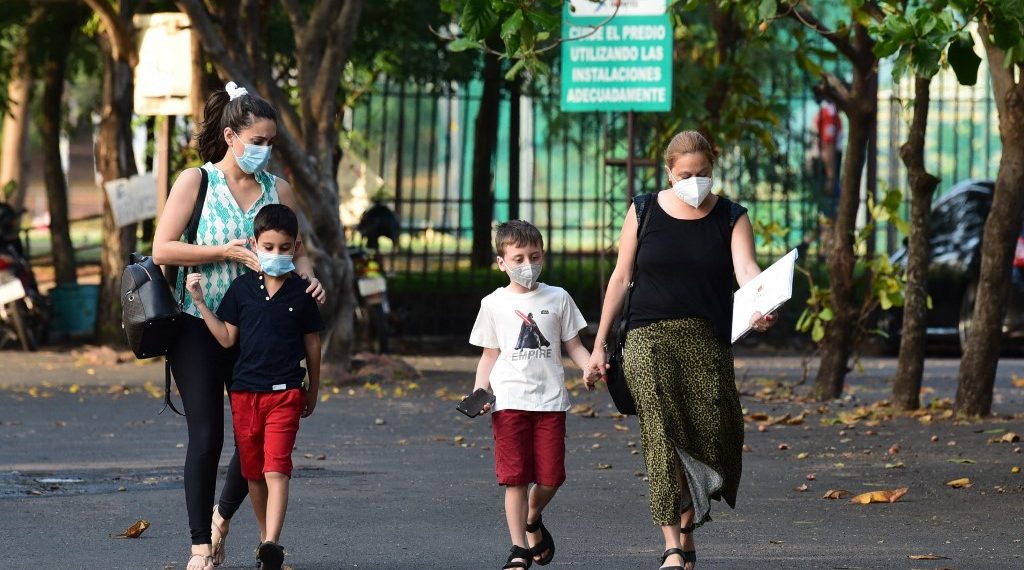 Más transmisión de covid-19 significa más muertes, advirtió la OMS. (Foto: Norberto Duarte/AFP)