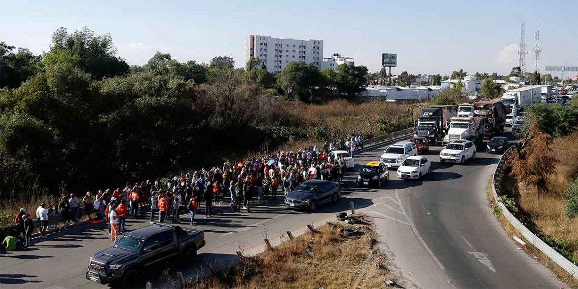 Alumnos de la UDLA Puebla cerrarán la recta a Cholula y Periférico Ecológico; exigen devolución del Campus