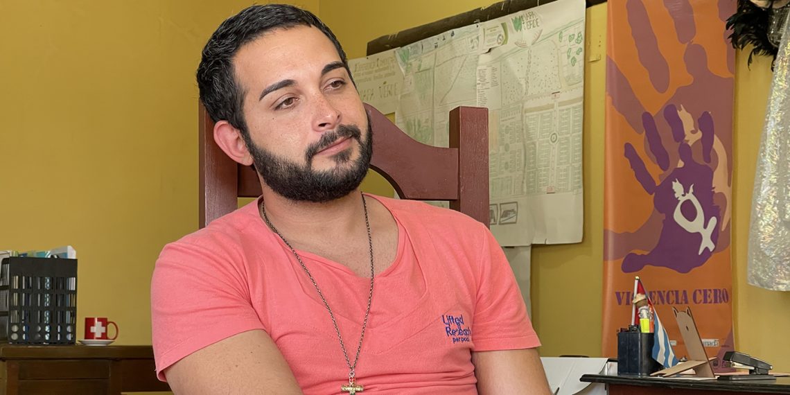 Adiel González Maimó es líder bautista y activista de la diversidad. Es teólogo y líder de una de las comunidades que conforman la Fraternidad de Iglesias Bautistas de Cuba. (Foto: Jancel Moreno)