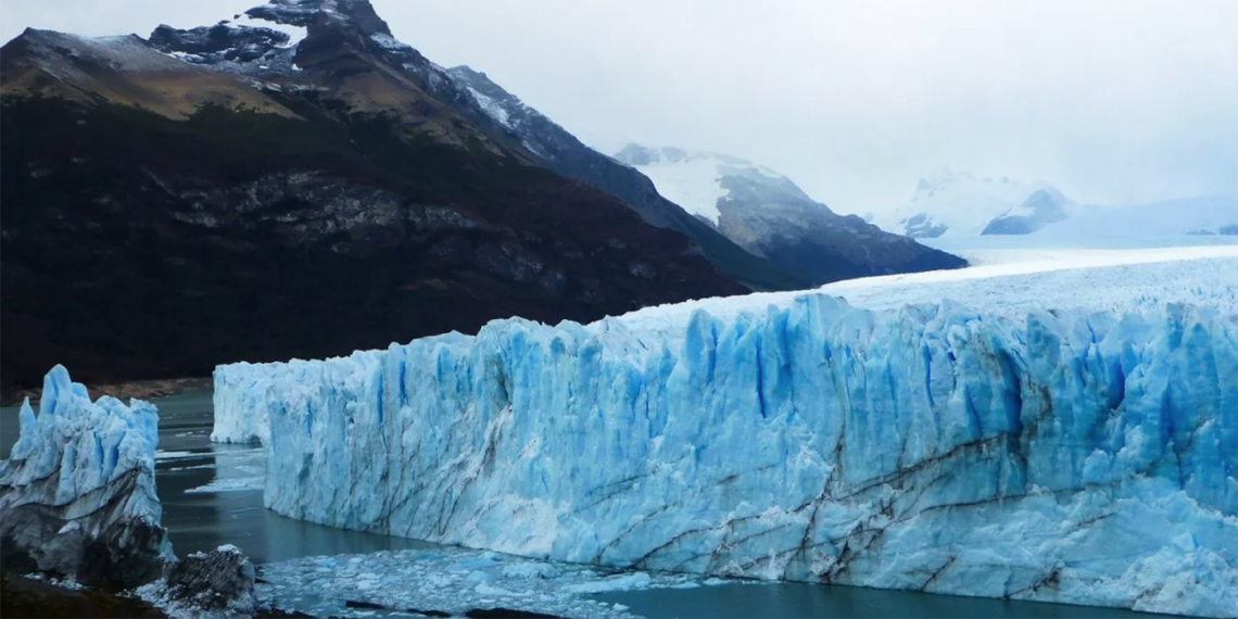 Archivo. Glaciar Perito Moreno en Argentina. Los científicos creen que el derretimiento del permafrost podría liberar microbios nocivos. (Foto: mifaso/Getty)