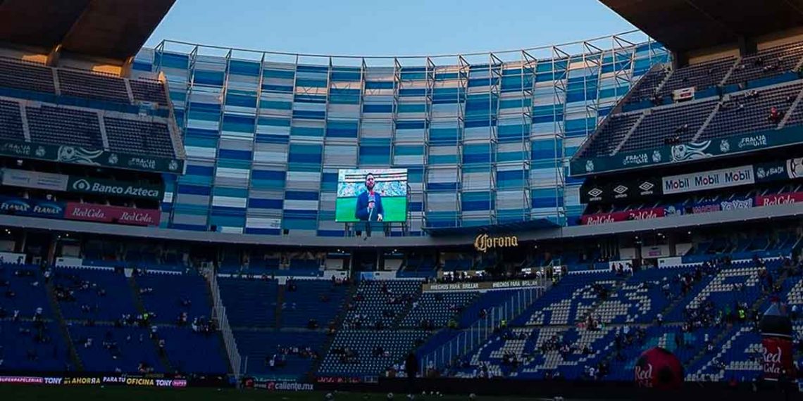 quién carajos les dio un espacio de discapacitados para hacer una Zona Corona Lounge en el estadio Cuauhtémoc