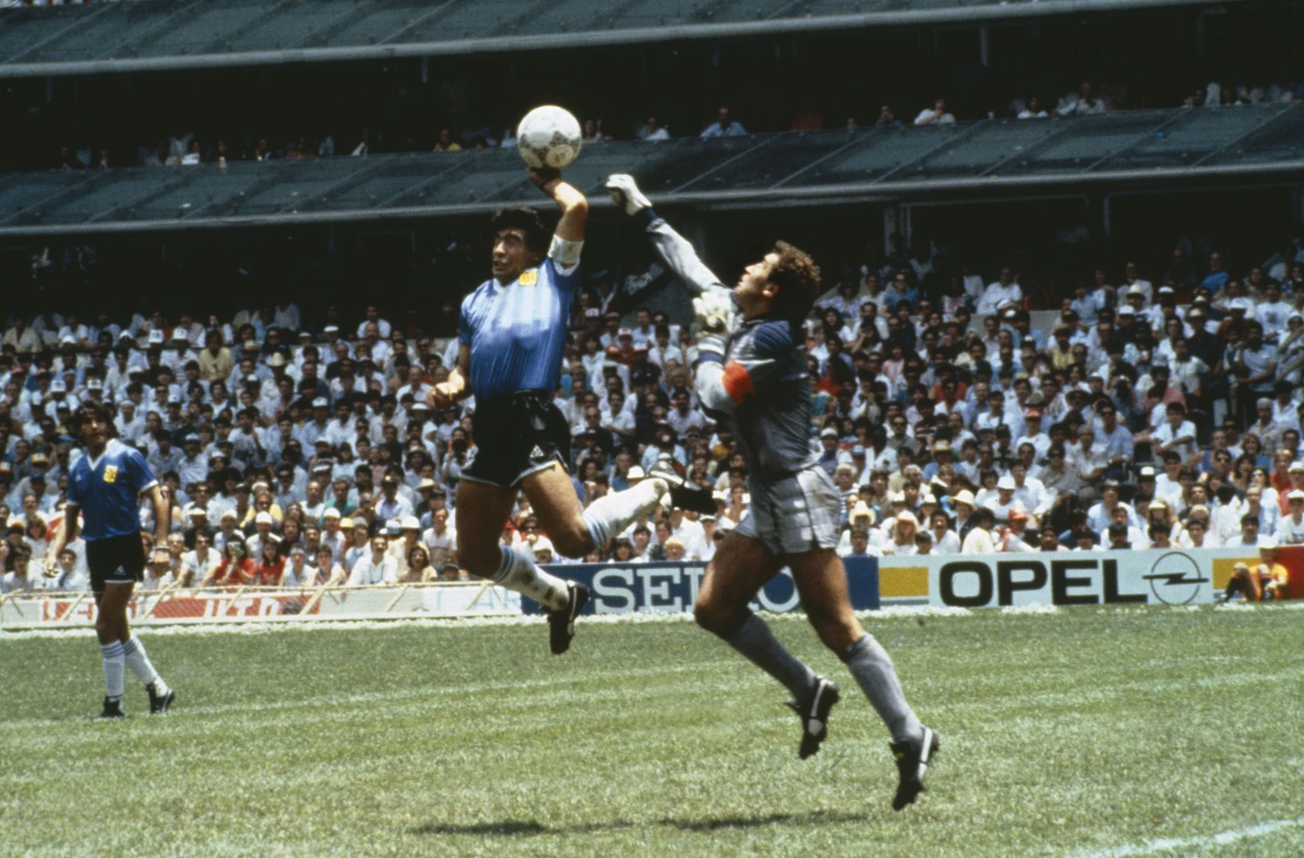 This is the story of Maradona’s shirt that will now be auctioned