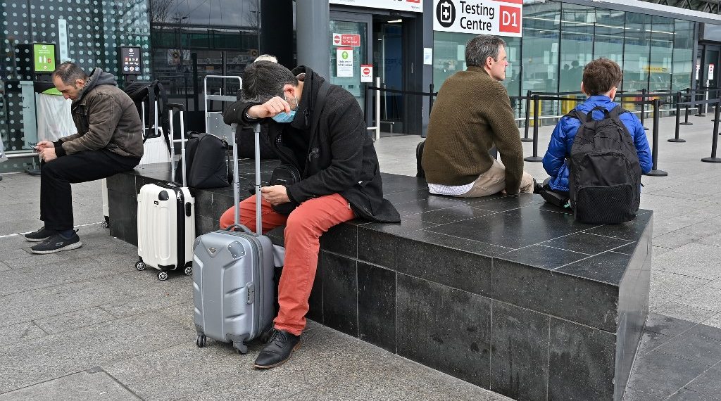 Las autoridades seguirán supervisando los datos para determinar si existe un riesgo cada vez mayor de enfermedad grave entre las personas vacunadas. (Foto: Justin Tallis/AFP)