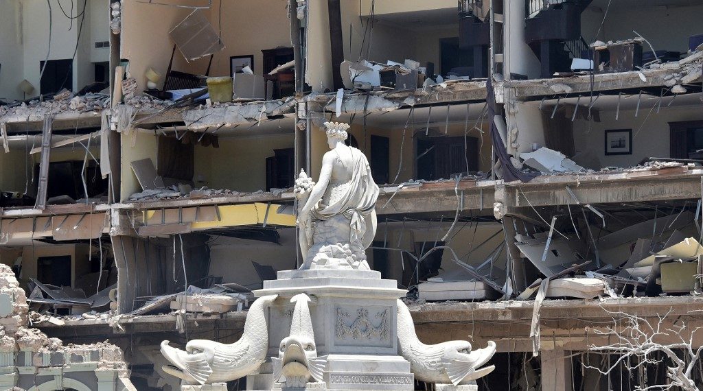 La explosión sucedió a las 11:00 horas locales. Díaz-Canel, llegó una hora después al lugar para supervisar las labores de rescate. (Foto: Adalberto Roque/AFP)