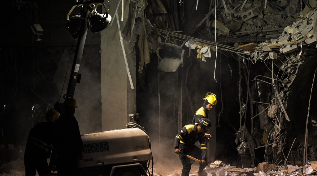 Ahora los trabajos de rescate se concentran en el sótano y subsótano de difícil y peligroso acceso. (Foto:Yamil Lage/AFP)