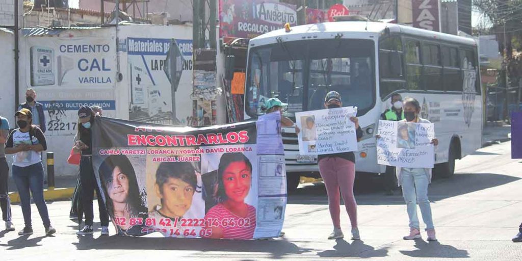 Familiares de Camila, Yordan y Abigail cierran la 11 Sur y Las Torres; exigen a la Fiscalía Puebla agilice su búsqueda