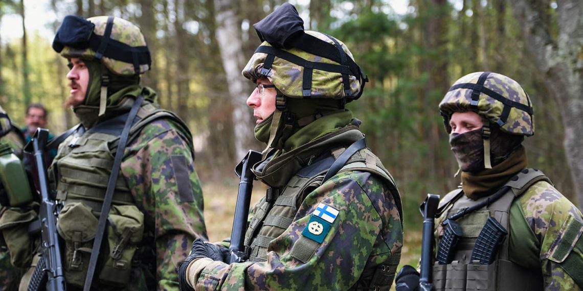 Entrenamiento en la base militar de Santahamina, en Helsinki, Finlandia, el 14 de mayo. El país confirmó su candidatura a la OTAN. (Foto: Alessandro Rampazo/AFP)