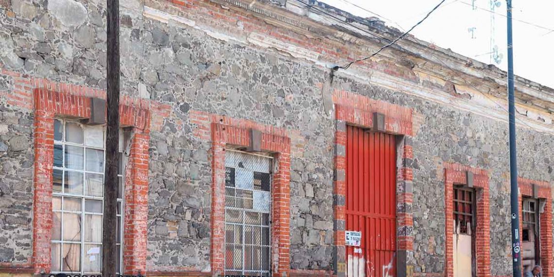 Hay 184 inmuebles en riesgo de caer en el centro histórico de Puebla; el ayuntamiento prepara multas