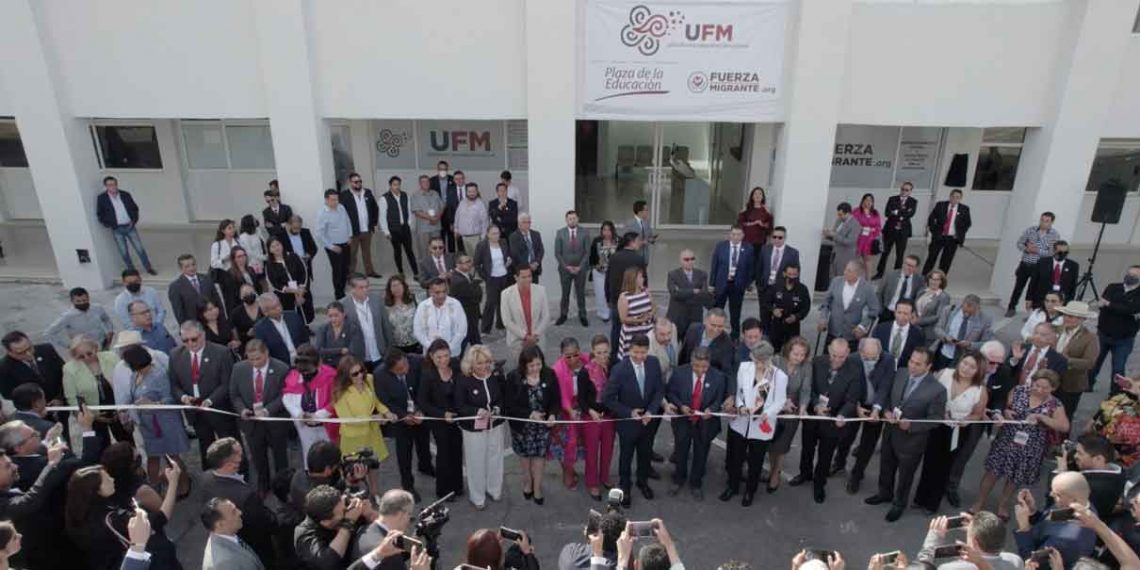 Nace en Puebla la Universidad Fuerza Migrante que ofrece desde prepa hasta posgrado a migrantes