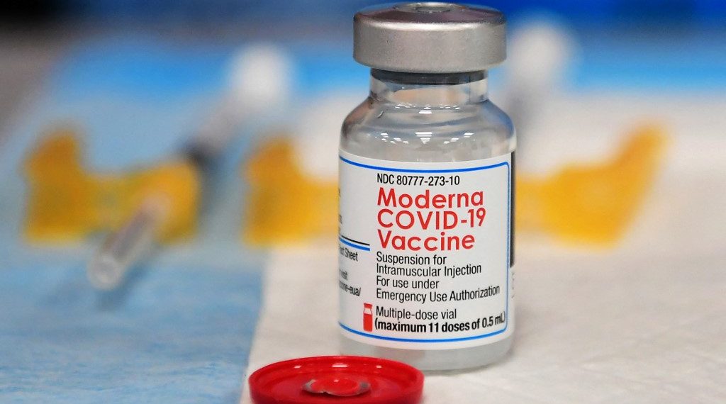 Los datos de Moderna "apoyan la aplicación" de la vacuna en serie de dos dosis.( Foto: Frederic J. Brown/AFP)