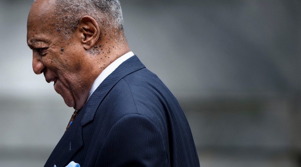 Cosby no testificó, y no estaba en la sala del tribunal cuando se leyó el mensaje. (Foto: Brendan Smialowski/AFP)