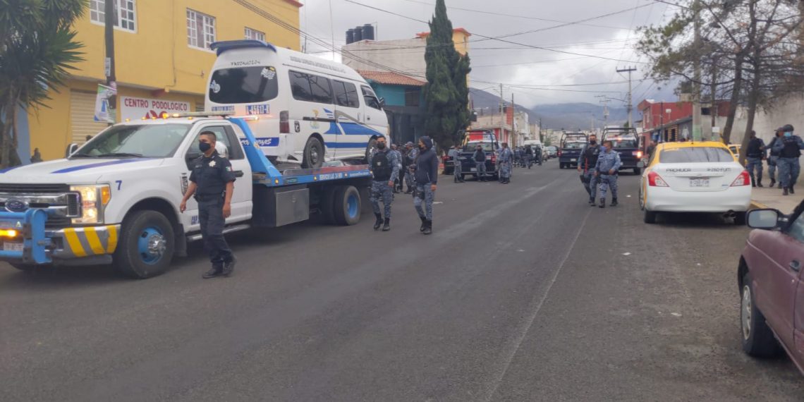 Se pelean conductores de transporte público con policías en Pachuca