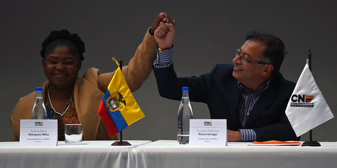 Márquez y Petro. El nuevo gobierno de Colombia anuncia su intención de acabar con el feudalismo poscolonial del país. (Foto: Juan Barreto/AFP)