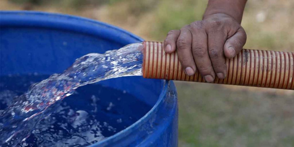 Desabasto de agua en colonias de Puebla; sólo “les cae” un CHORRITO los domingos