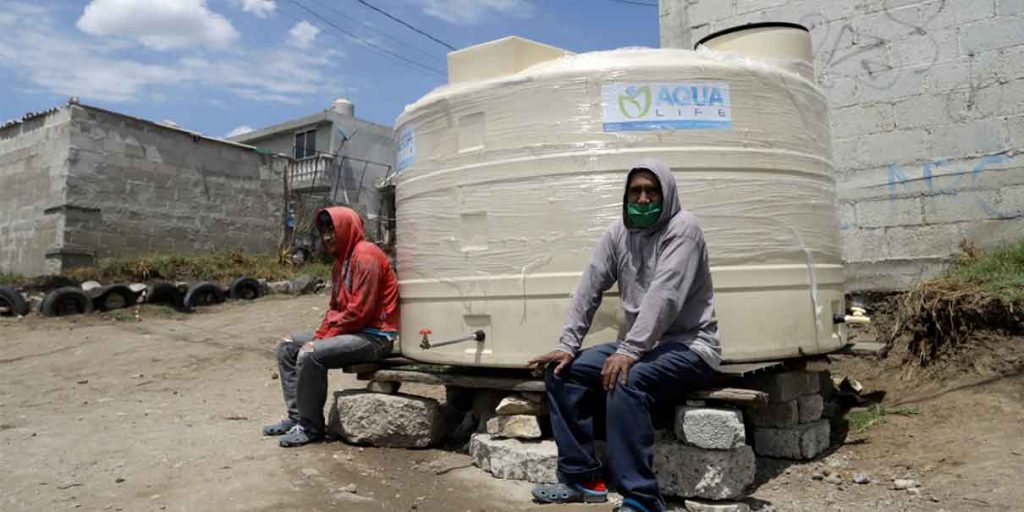 Desabasto de agua en colonias de Puebla; sólo “les cae” un CHORRITO los domingos