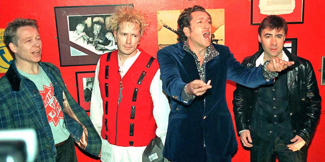 Sex Pistols sobrevivientes, en marzo de 1996, en Londres. Desde la izquierda: Paul Cook, John Lydon, Steve Jones y Glen Matlock. (Foto: Johnny Eggitt/AFP)