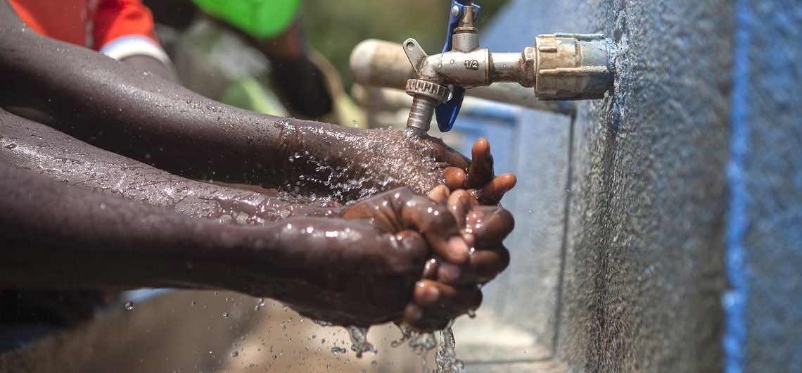 El 28 por ciento de las escuelas no cuentan con los servicios de saneamiento. (Foto: UNICEF/Stuart Tibaweswa)