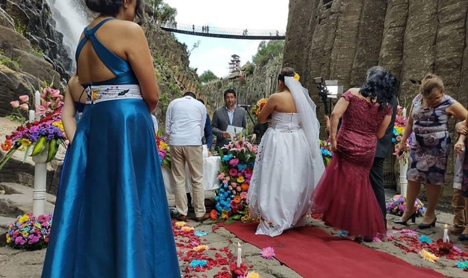 Celebran la primer boda en los Prismas Basálticos de Huasca