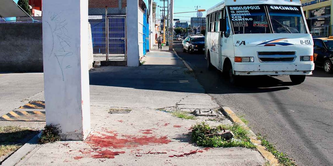 Sangriento-asalto-a-Ruta-Azteca-pasajeros-someten-y-golpean-a-RATERO-hay-dos-lesionados