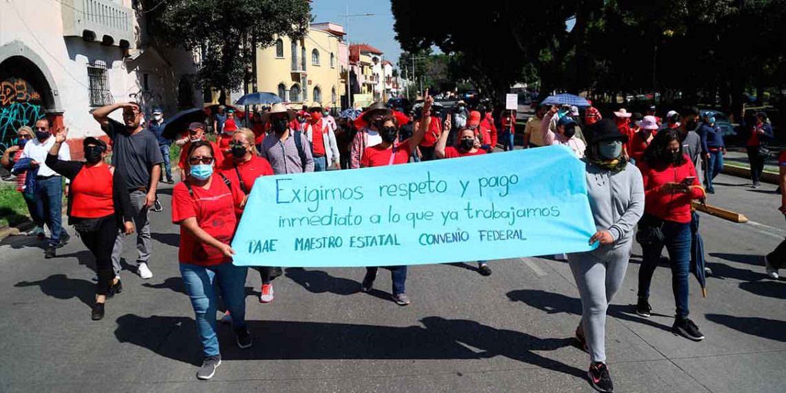 Maestros de Puebla marcharán este viernes para que les paguen