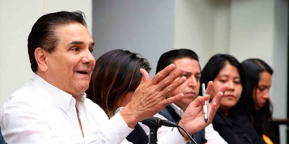 Silvano Aureoles se placea en Puebla; se reunió con perredistas y reiteró aspiraciones presidenciales