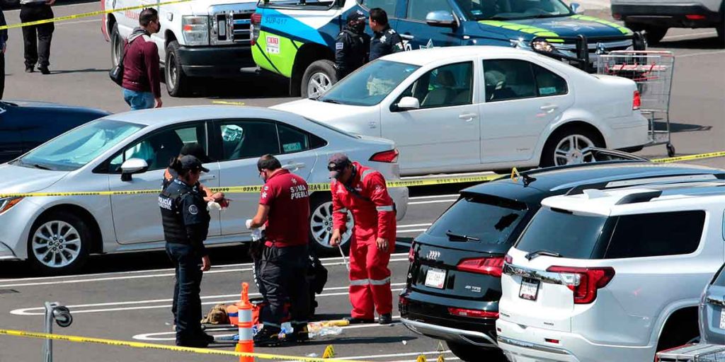 Matan a dos en ataque armado en estacionamiento de Costco, en zona de Angelópolis 