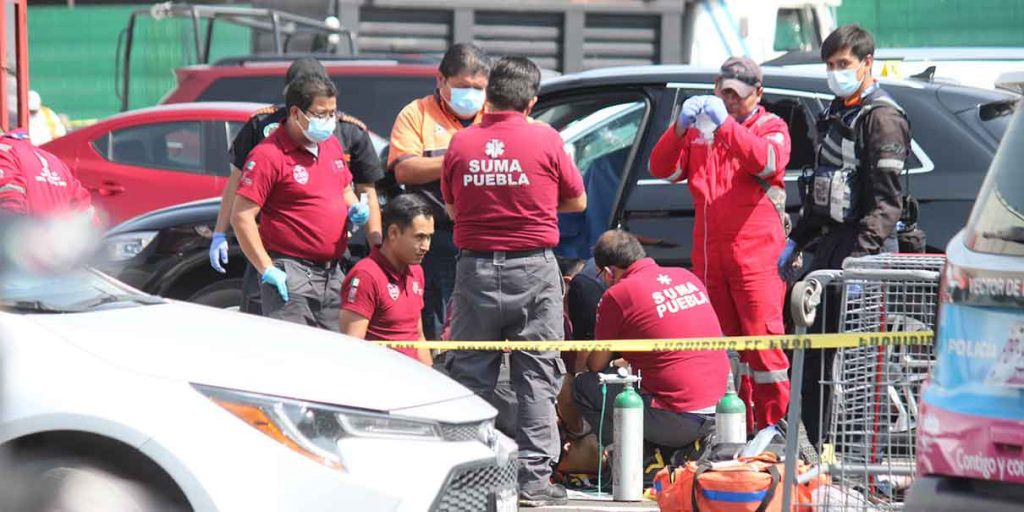 Matan a dos en ataque armado en estacionamiento de Costco, en zona de Angelópolis 