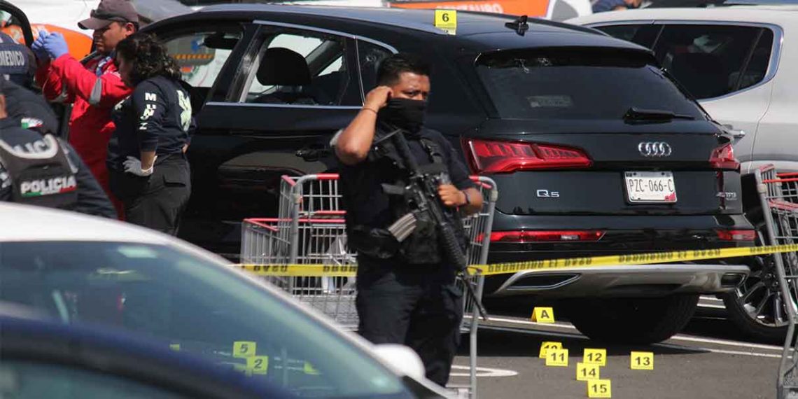 Dos muertos en ataque armado en estacionamiento de Costco, en zona de Angelópolis