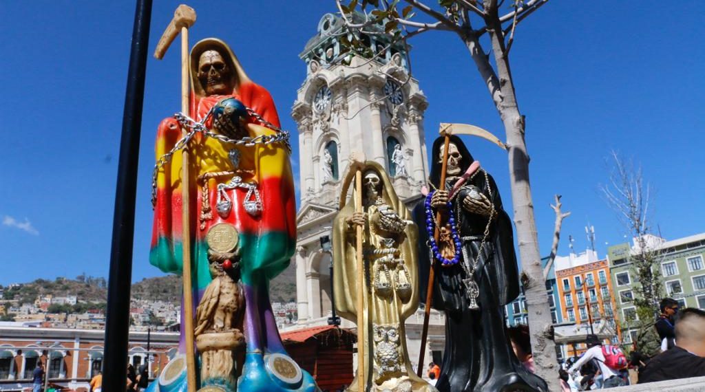 Creyentes de la Santa Muerte salieron a las calles de Pachuca para celebrar su día