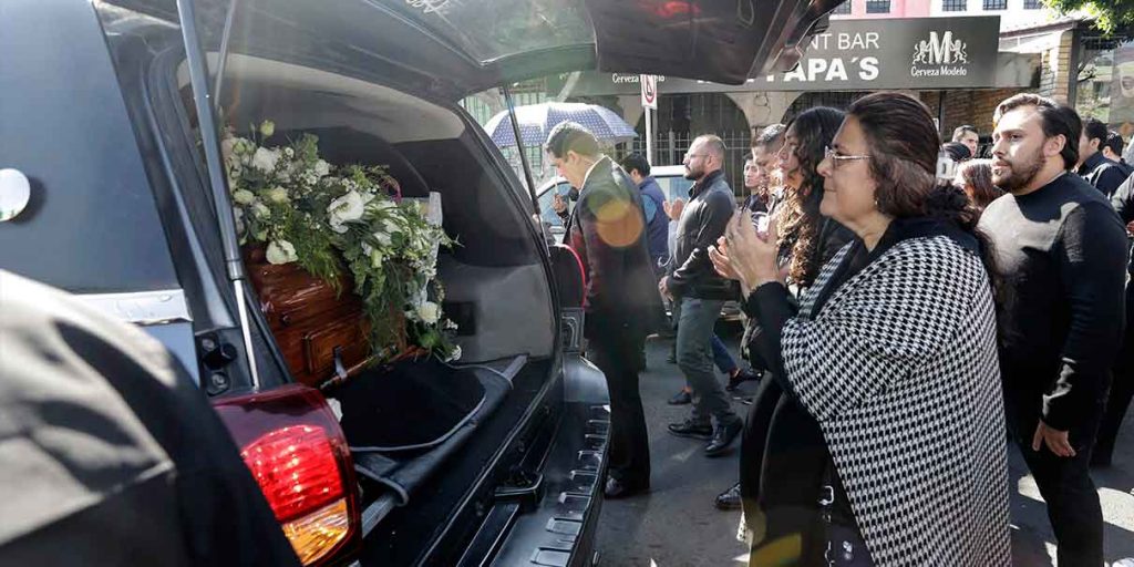 En Tehuacán, familiares y amigos dan el último adiós al ex gobernador de Puebla Miguel Barbosa