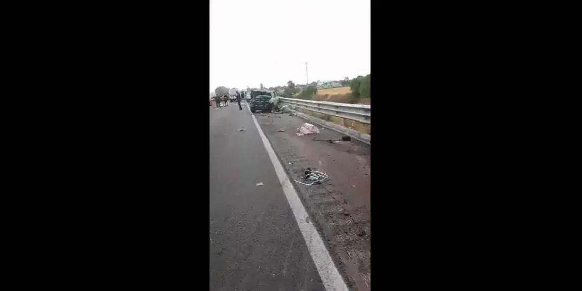 VIDEO. Torton destruye una camioneta y muere familia, sus cuerpos quedaron sobre carretera