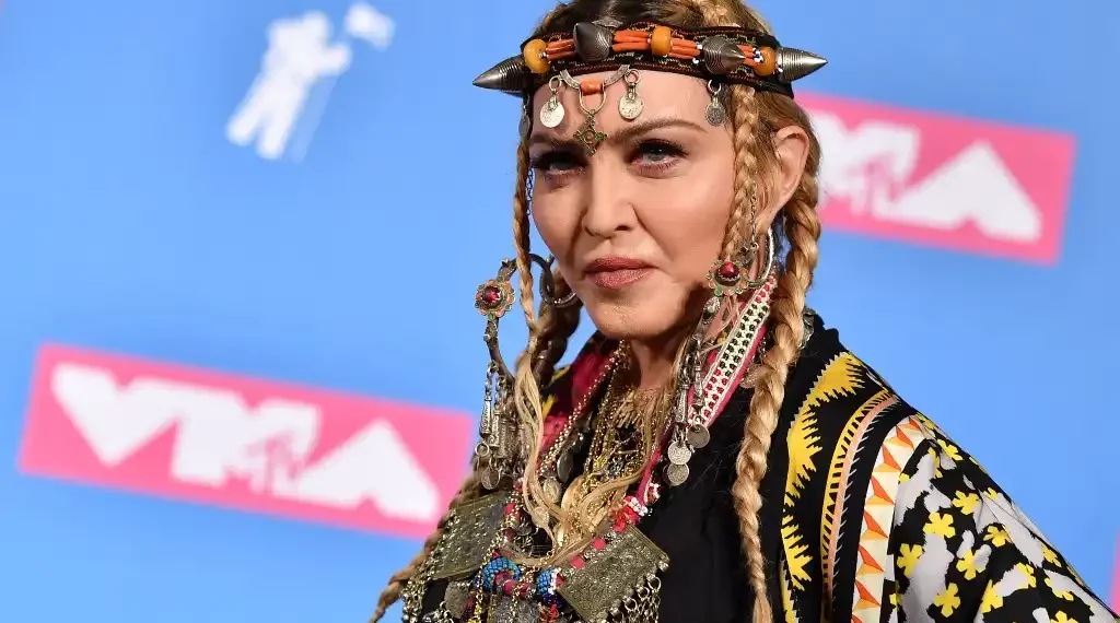 La Reina del Pop, de 64 años, dio a conocer la gira en un video que hace un guiño a su documental de 1991 "A la cama con Madonna". (Foto: AFP)
