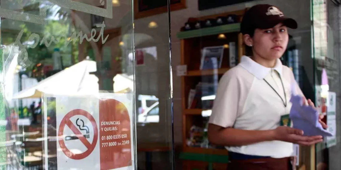 Comercios y restaurantes de Puebla se dicen afectados por nueva Ley del Tabaco