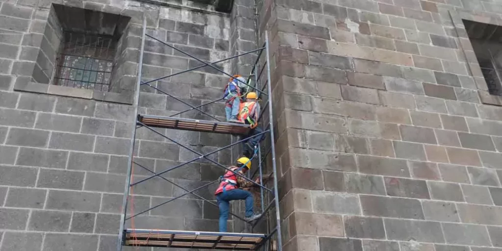 Inician trabajos de mantenimiento de la Catedral de Puebla; se invierten 4 mdp