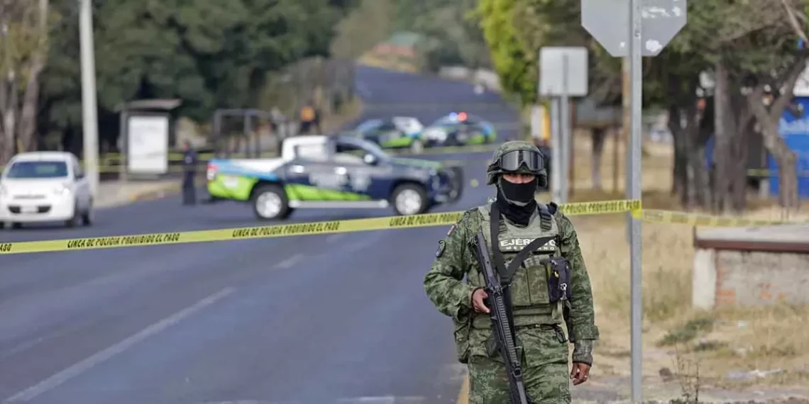 Se aplicará la ley a policías municipales de Puebla implicados en balacera y muerte de una persona